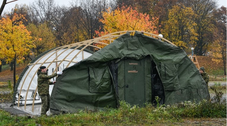 Vojska opet diže šatore ispred KB-a Dubrava