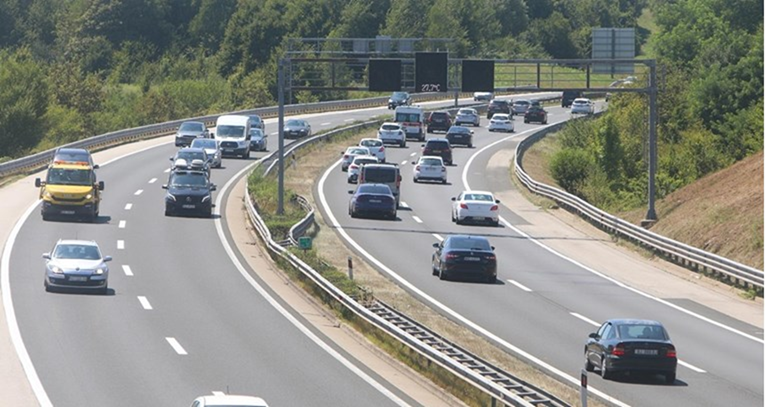 Nesreća na A1 kod Otočca, vozi se usporeno