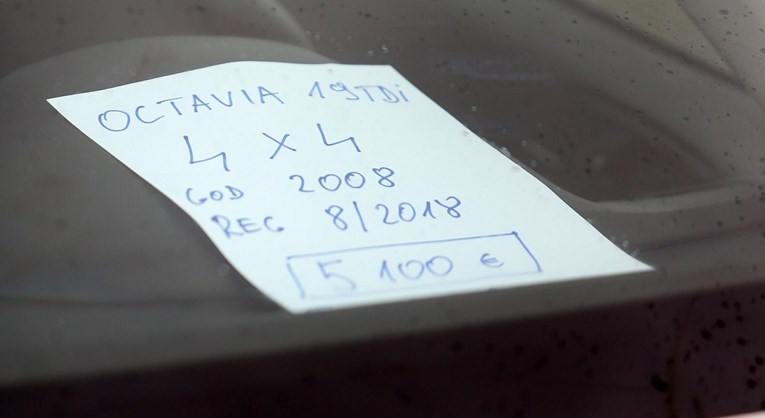 Podivljao jer mu je propala prodaja auta. Napao ljude, prijetio im, zabio se u auto