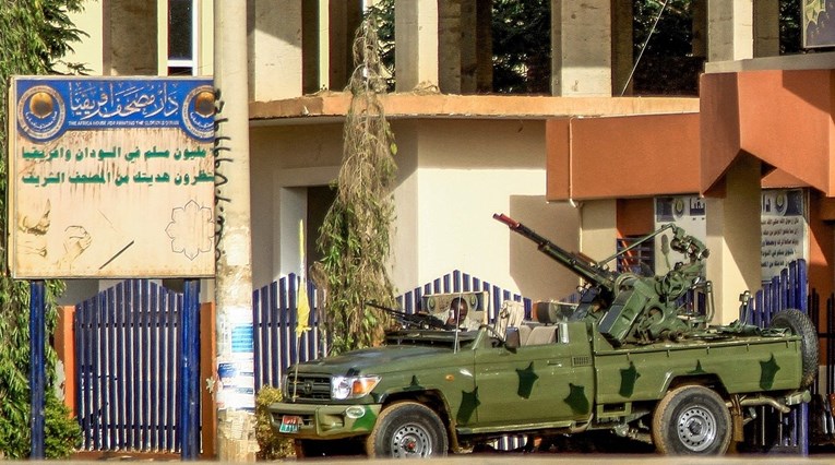 Eskalira kaos u Sudanu. Ambasador Europske unije napadnut kod kuće
