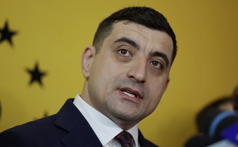 "Rumunjski Trump" uvjerljivo pobijedio u prvom krugu predsjedničkih izbora