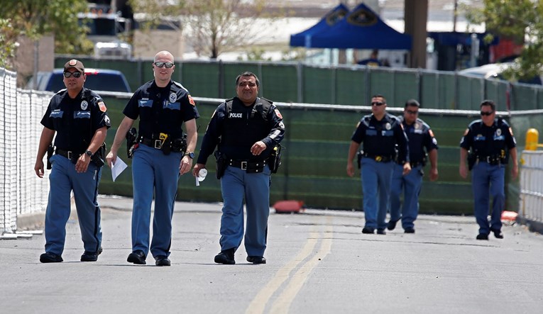 Zapucao iz puške po Walmartu u Americi: Dvoje mrtvih, četvero ranjenih