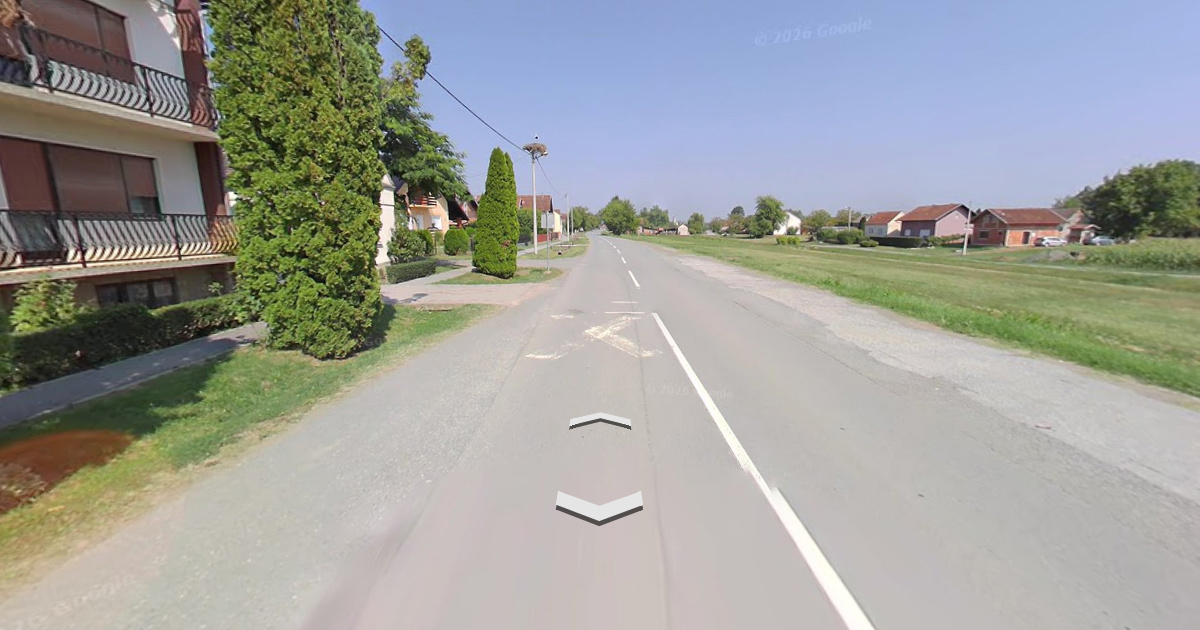 Nesreća kod Slavonskog Broda, auto završio na krovu. Žena teško ozlijeđena