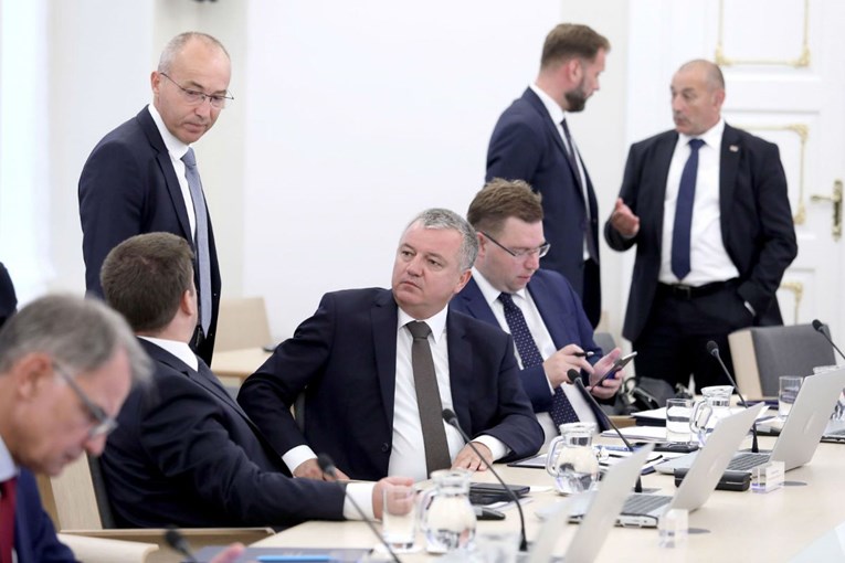 Ministar Horvat: Vlada ne pristaje na Bandićev ultimatum