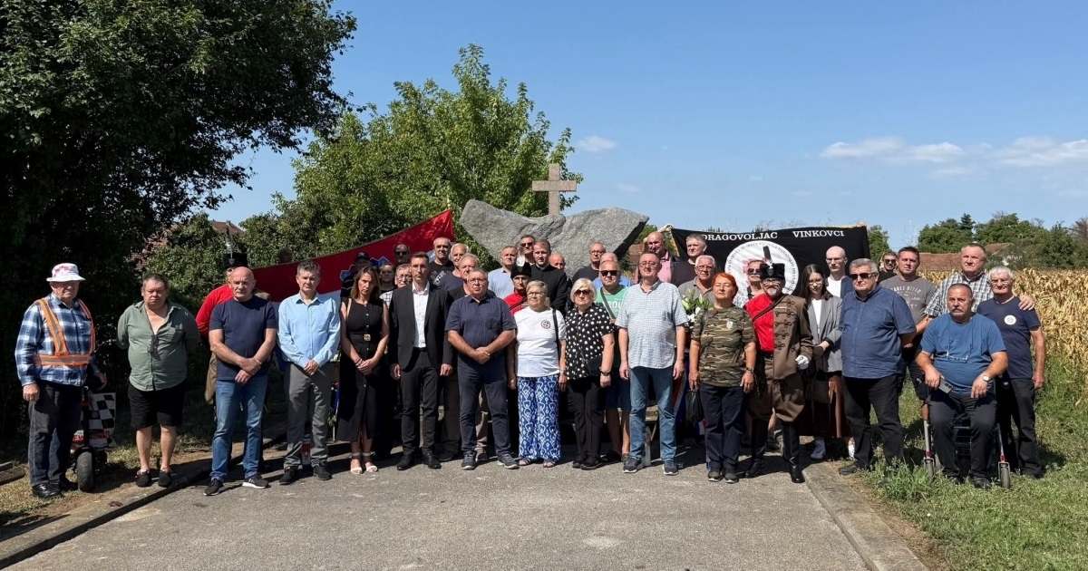 U Vinkovcima obilježena komemoracija. "Ovdje su 1945. ubijeni nevini građani"