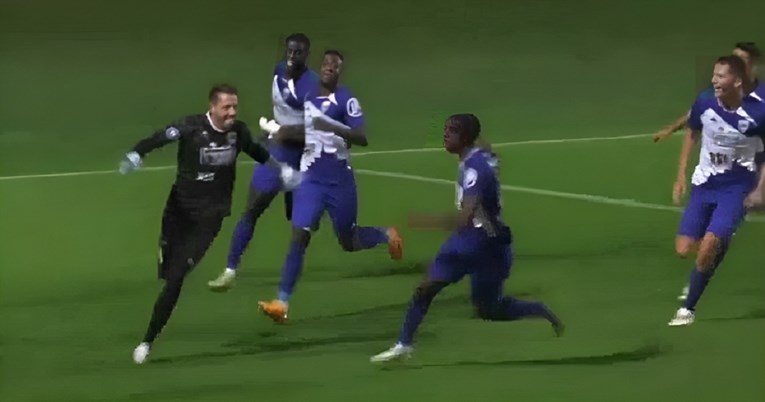 VIDEO Golman u Francuskoj obranio penal u 90. minuti pa zabio za bod