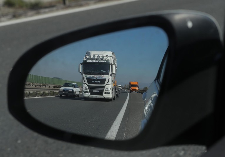 Neke ceste mokre, tijekom dana se očekuje pojačan promet