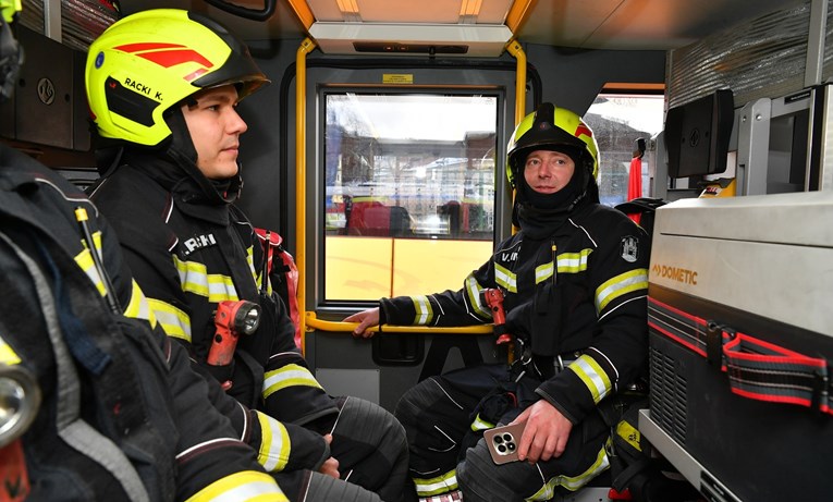 Protrnete kad vam mobitel padne na pod? Rješenje je novi REDMI Note 15, brutalan je