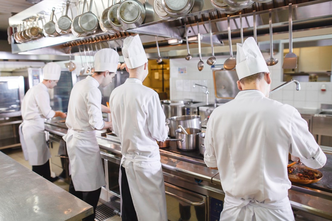 Koliko zarađuju chefovi i kuhari u hrvatskim restoranima? Na moru i do 5 tisuća eura