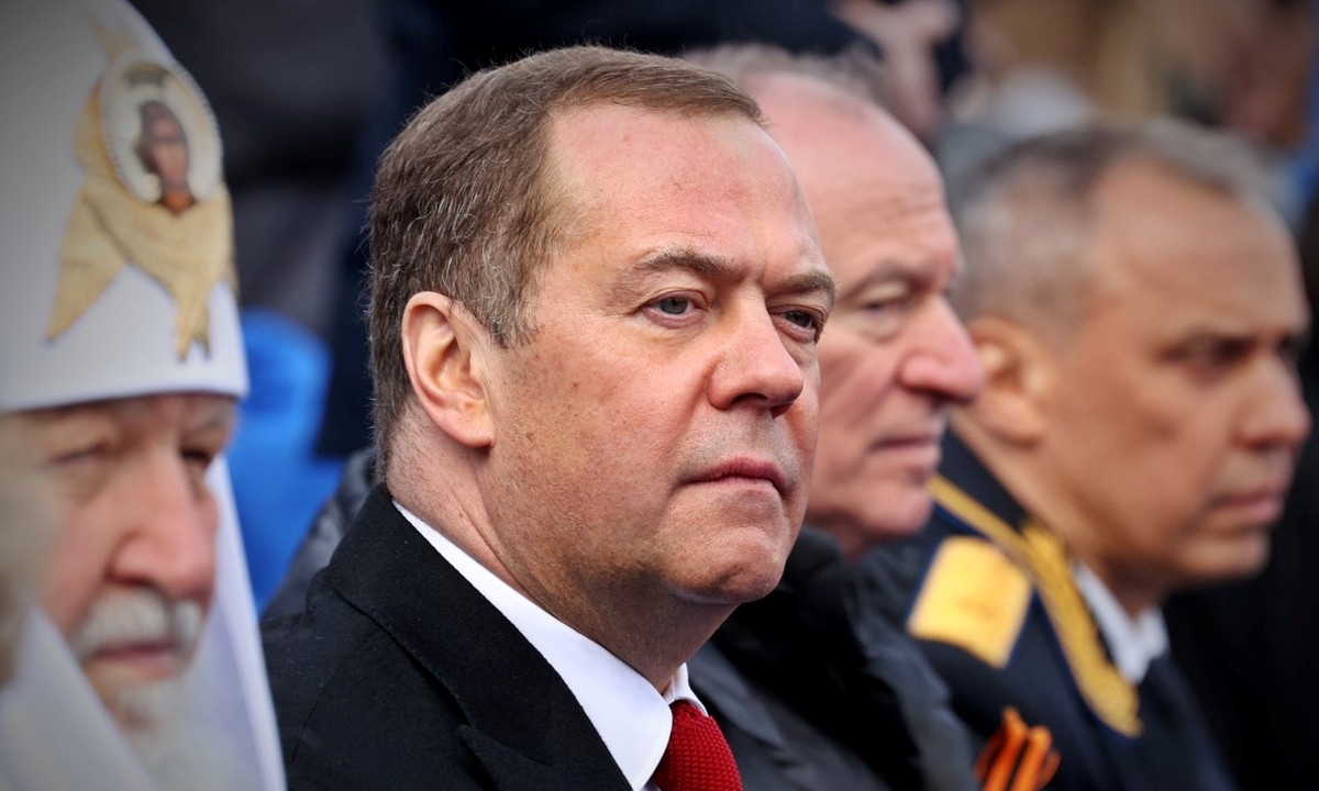 Medvedev prijeti nuklearnim ratom