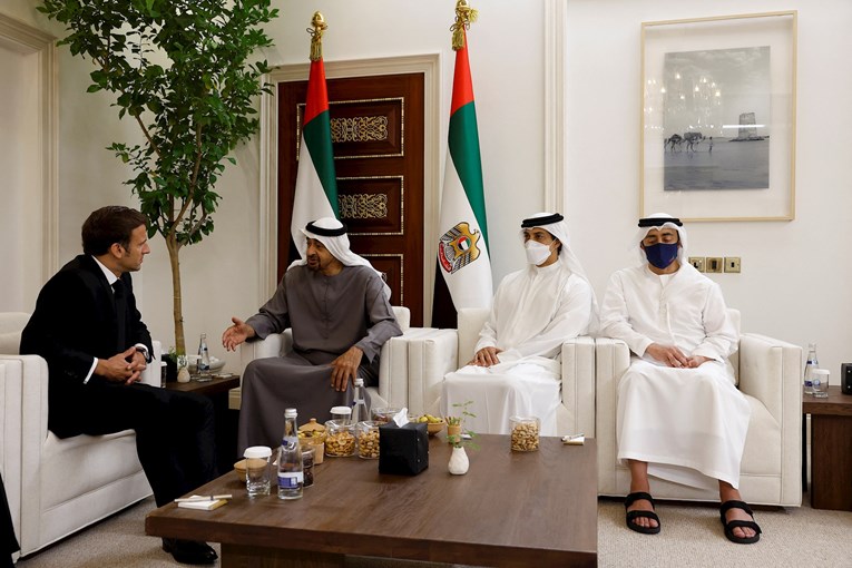 Svjetski čelnici odaju počast preminulom čelniku UAE-a, novi se sastao s Macronom