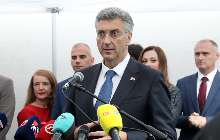 Plenković: To da trebaju u RH glasati oni koji plaćaju poreze RH je bijedna retorika