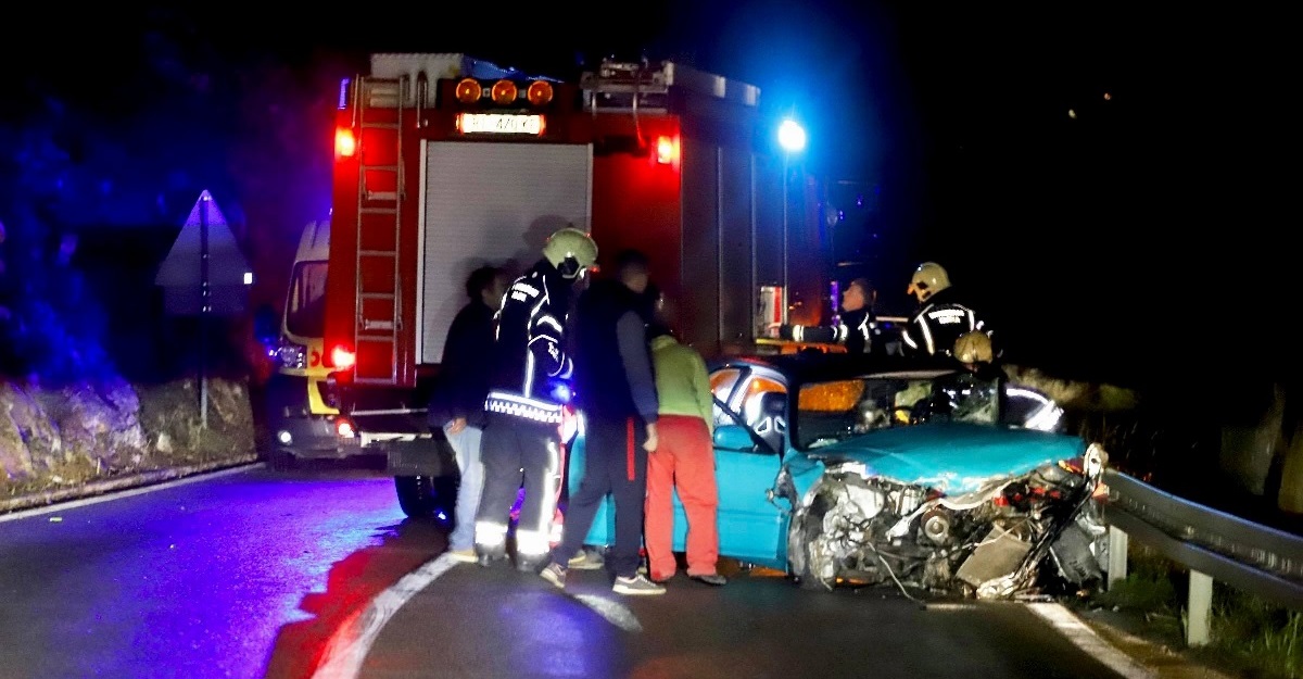 FOTO Teška nesreća na Jadranskoj magistrali, auto je skroz smrskan