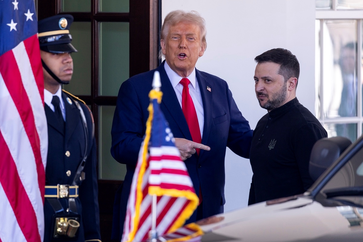 Bijela kuća Ukrajini: Hoće li Zelenski na sastanak s Trumpom doći u odijelu?