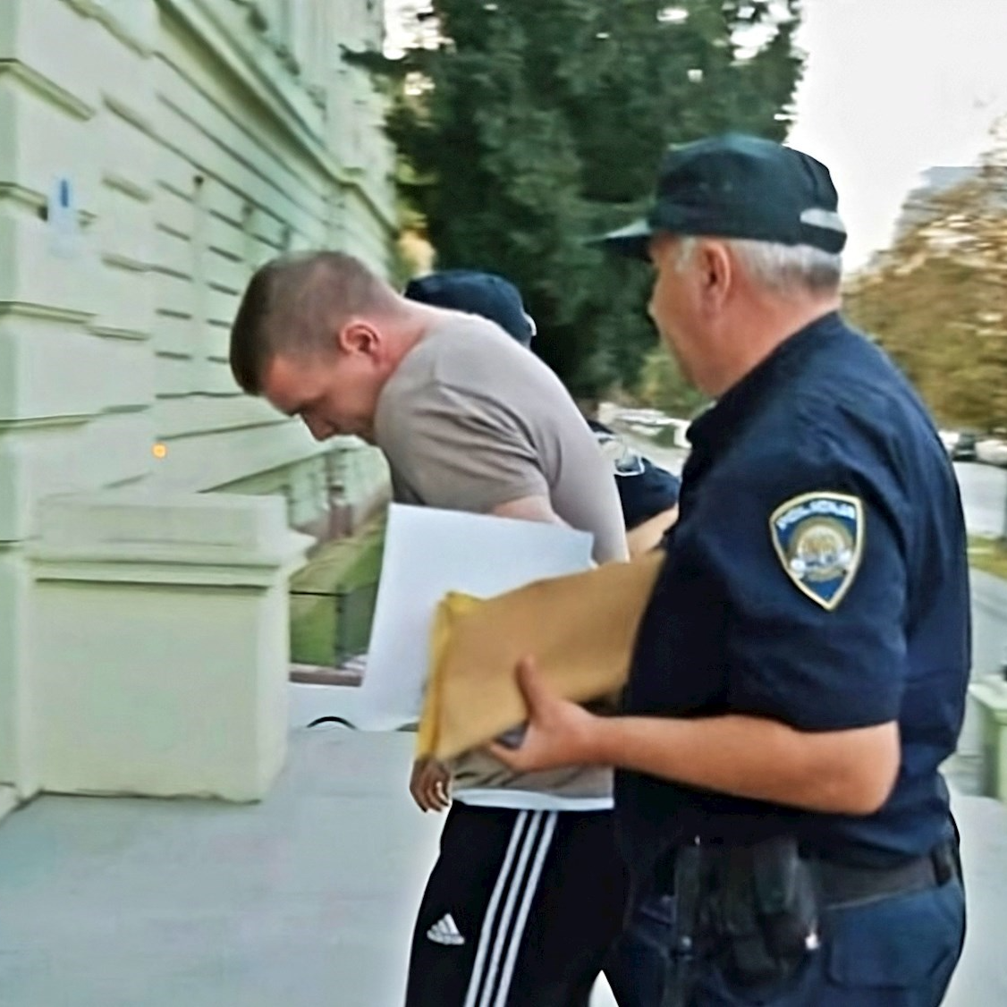 Potpuno je jasno da je policajac koji je usmrtio djevojku brutalno lagao