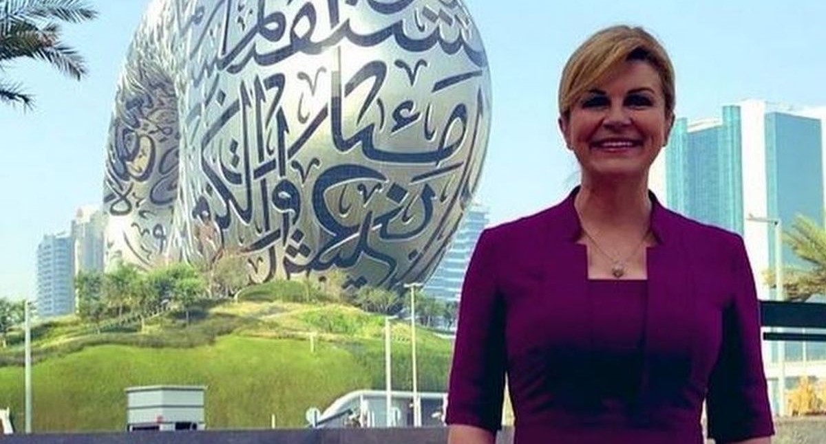 Kolinda se javila iz Dubaija fotkom u ljubičastoj haljini, ljudi pišu: Nikad ljepša