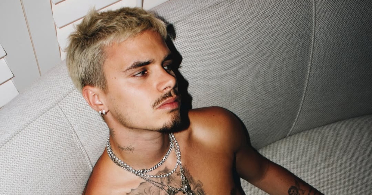 Romeo Beckham debitira kao glumac u LGBTQ+ teniskoj drami