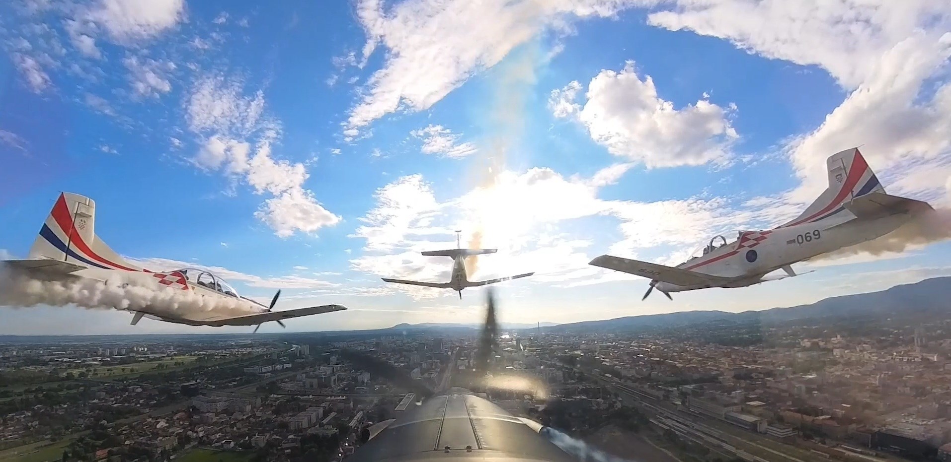 VIDEO Objavljene nevjerojatne snimke iz kokpita aviona i helikopera na mimohodu