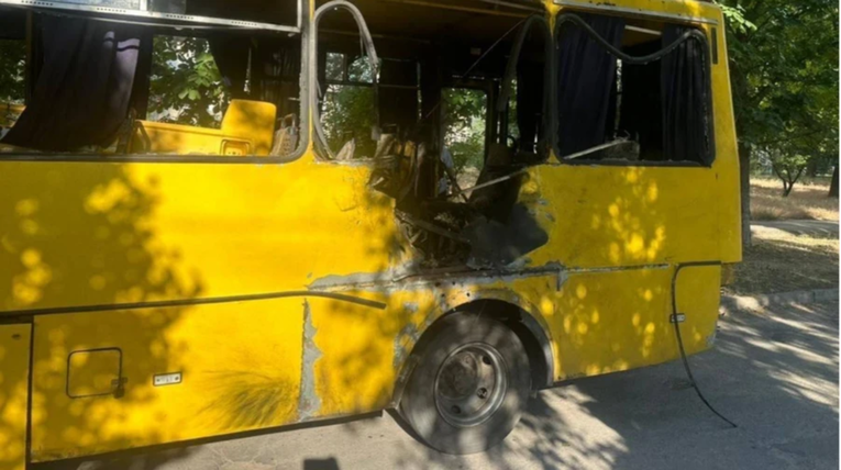 Rusi zabili dron u javni autobus u Hersonu