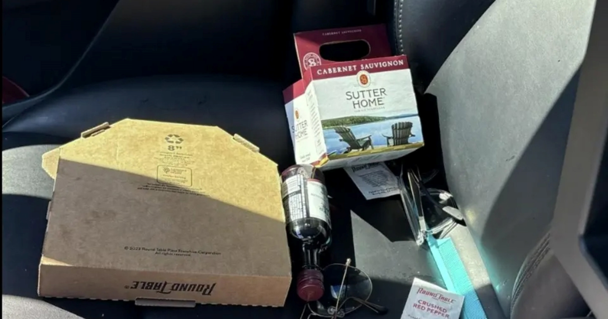 Pijan u Kaliforniji spavao za volanom Tesle dok je auto samostalno vozio