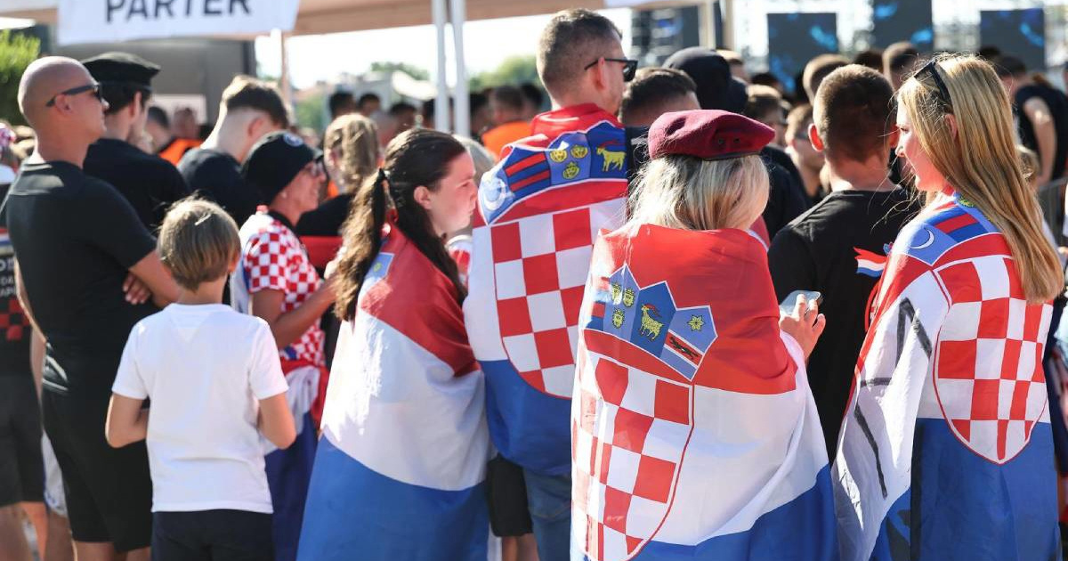 FOTO Posjetitelji Thompsonova koncerta satima prije početka stigli u Zaprešić