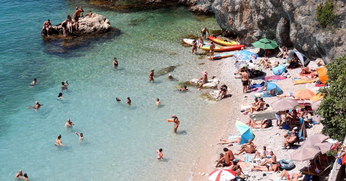 FOTO Riječke gradske plaže pune su kupača