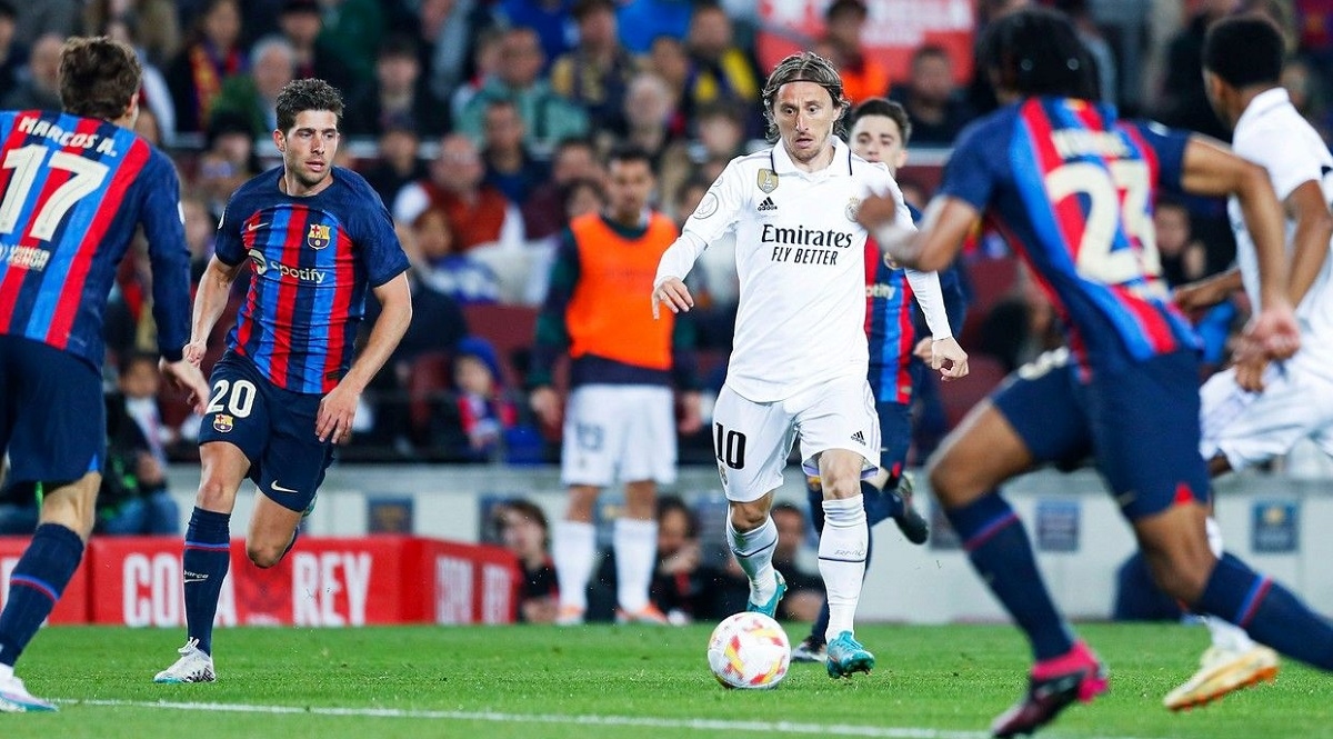 Xavi u dokumentarcu o Barci govori igračima: Modrić će nas s*ebati!
