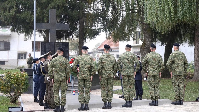 Veterani u Gospiću obilježili 30. godišnjicu Vukova odvojeno od Milanovića