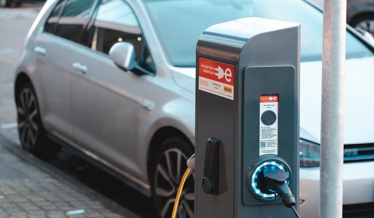 Još jedna europska zemlja uvodi poreze i carinu na električne automobile