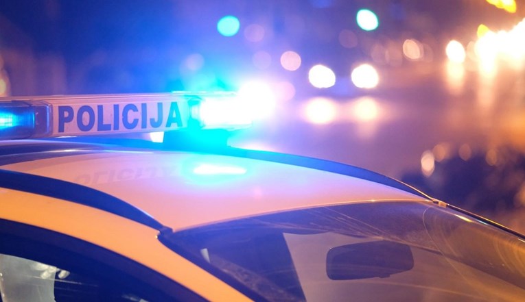 Sudar kamiona i auta kod Belog Manastira, poginuo vozač (29)