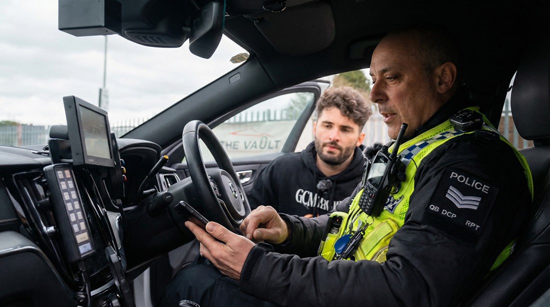 Policajac: Samo u jednoj situaciji smijete koristiti mobitel u vožnji