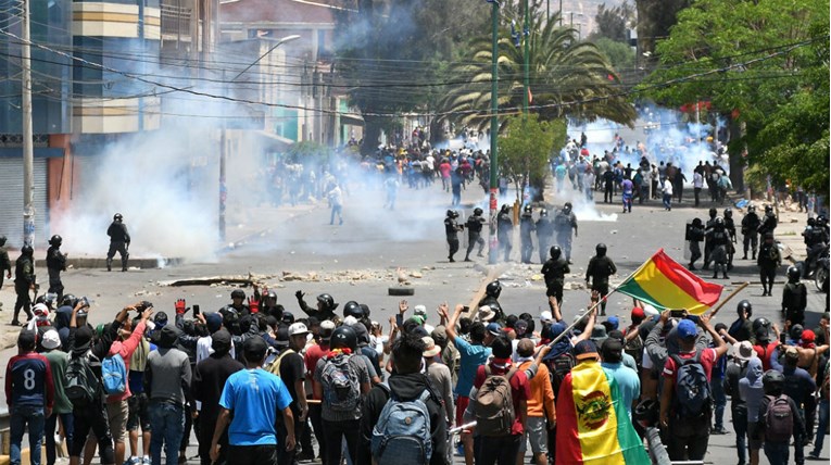 Nastavljaju se prosvjedi u Boliviji, policija bacala suzavac na prosvjednike