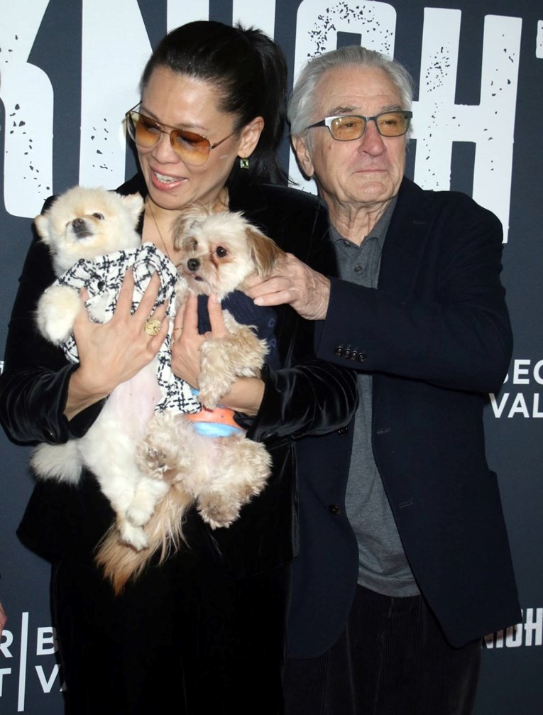 Robert De Niro (81) prošetao crvenim tepihom s 35 godina mlađom partnericom