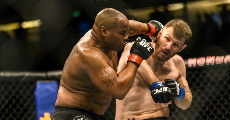 Bivši UFC prvak: Miočić će se boriti protiv Jonesa