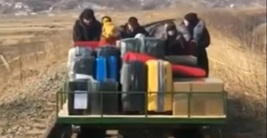 VIDEO Ruski diplomati zbog covida napustili Sjevernu Koreju na željezničkim kolicima