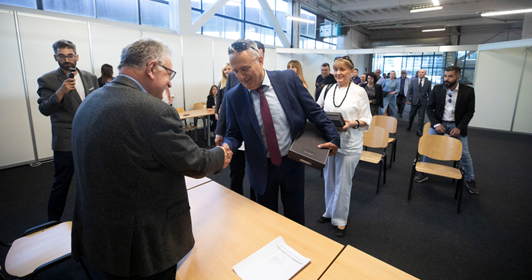 Pavle Kalinić donio potpise: "Imamo ih 10.000, ali smo odlučili predati 7777"