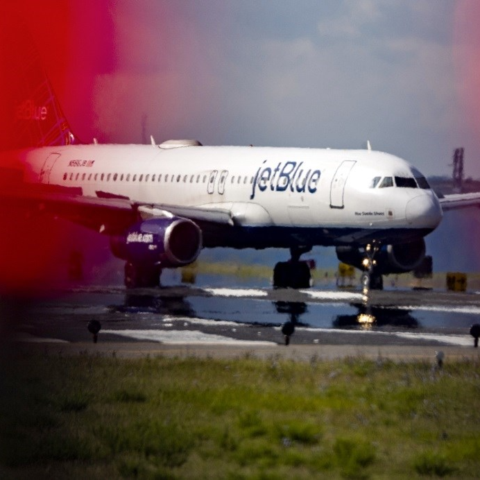 Avion na aerodromu u New Yorku naletio na parkirani avion