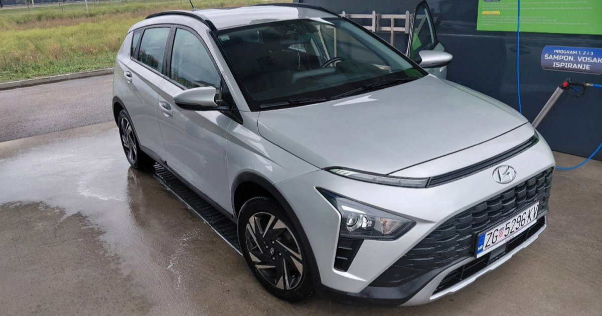 Ovaj Hyundai Bayon iz 2023. uredno je održavan i ima dugu registraciju. Prodaje se
