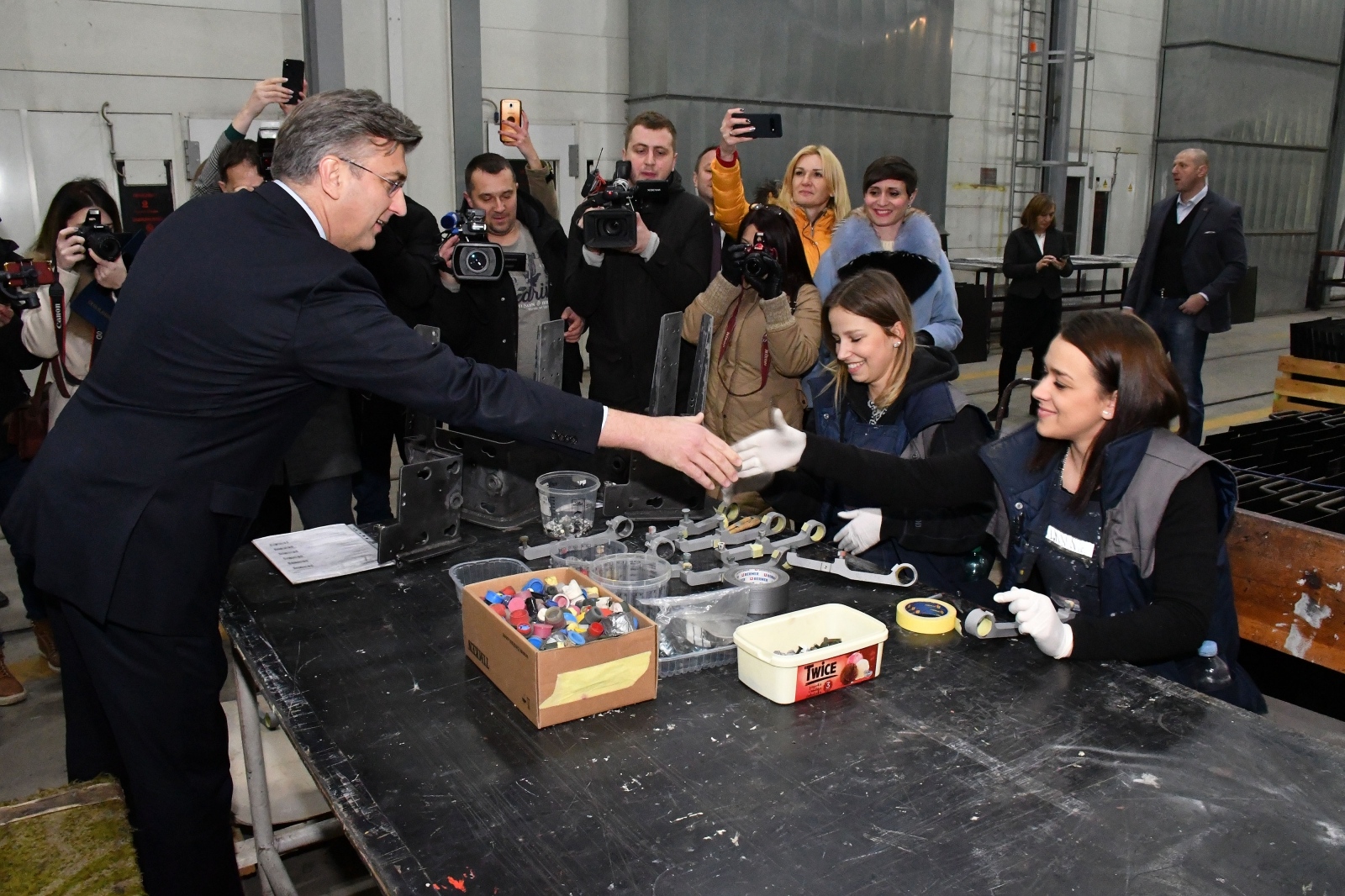 Plenković došao u Đuru Đakovića i potpisao kredit od 150 milijuna kuna