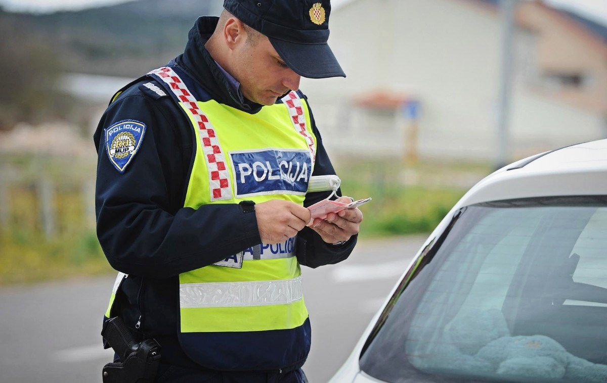 Austrijancu zbog opasne vožnje kod Dubrovnika 19 dana zatvora