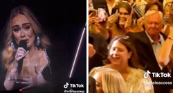Adele se rasplakala na koncertu zbog fotografije koju joj je pokazao tip iz publike