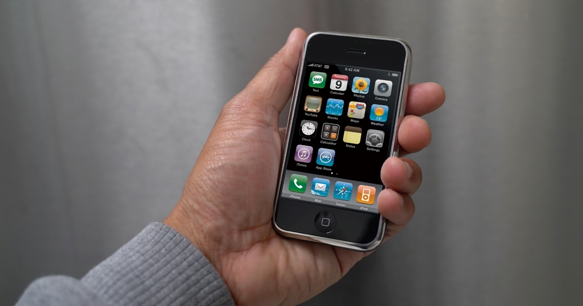 Ovaj model iPhonea kolekcionari nazivaju "Svetim gralom". Pojavio se na aukciji