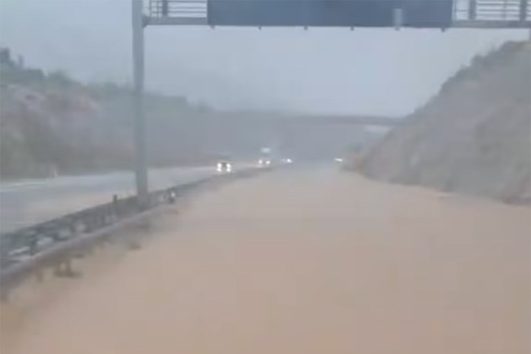 VIDEO Pogledajte kako je izgledala A1 jutros, bila je zatvorena za promet