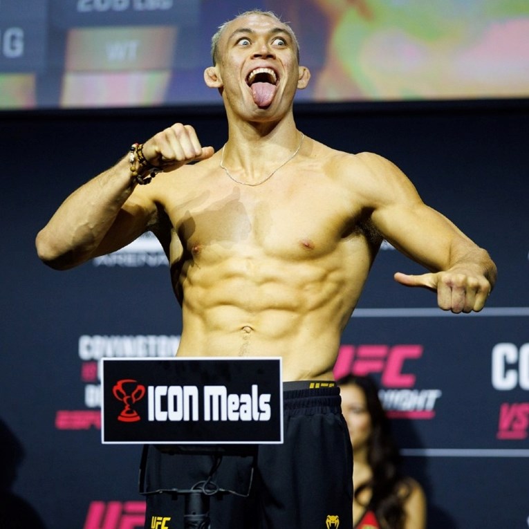 Stirling: Htio sam zabaviti publiku. Mislio sam da je gotov kad sam pogodio desnicom