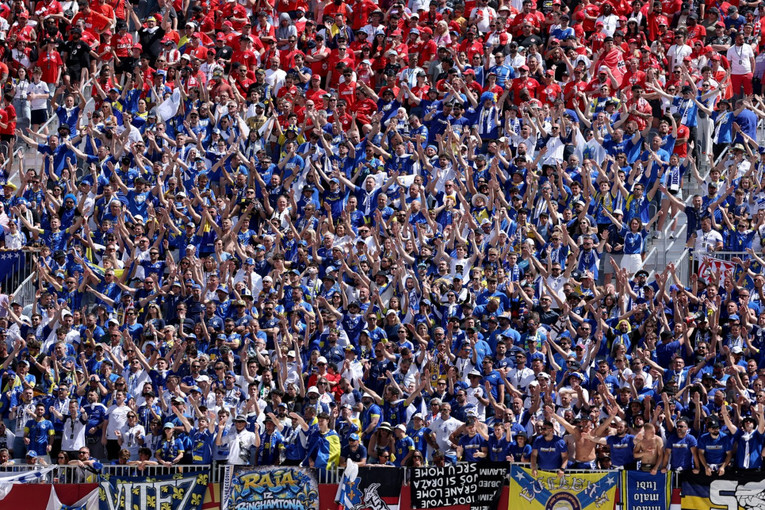 Redari upali među navijače BiH na stadionu, došlo do fizičkog sukoba
