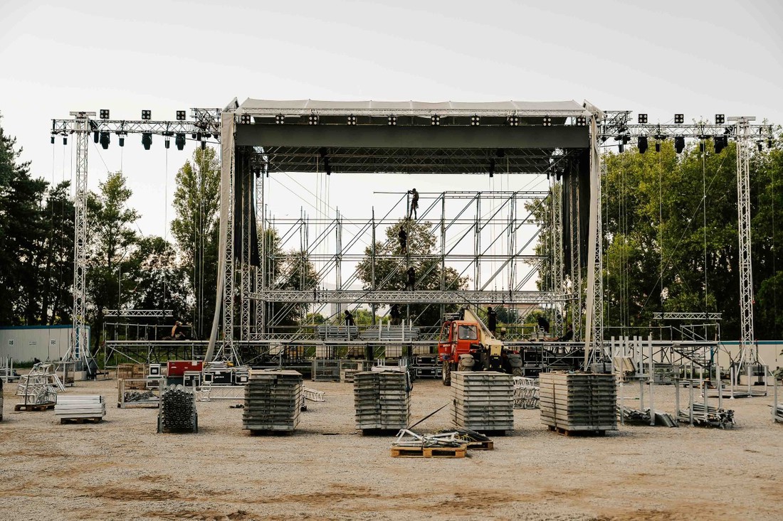 Na Bundek stiglo 10 šlepera opreme, Zagreb se sprema za Black Eyed Peas