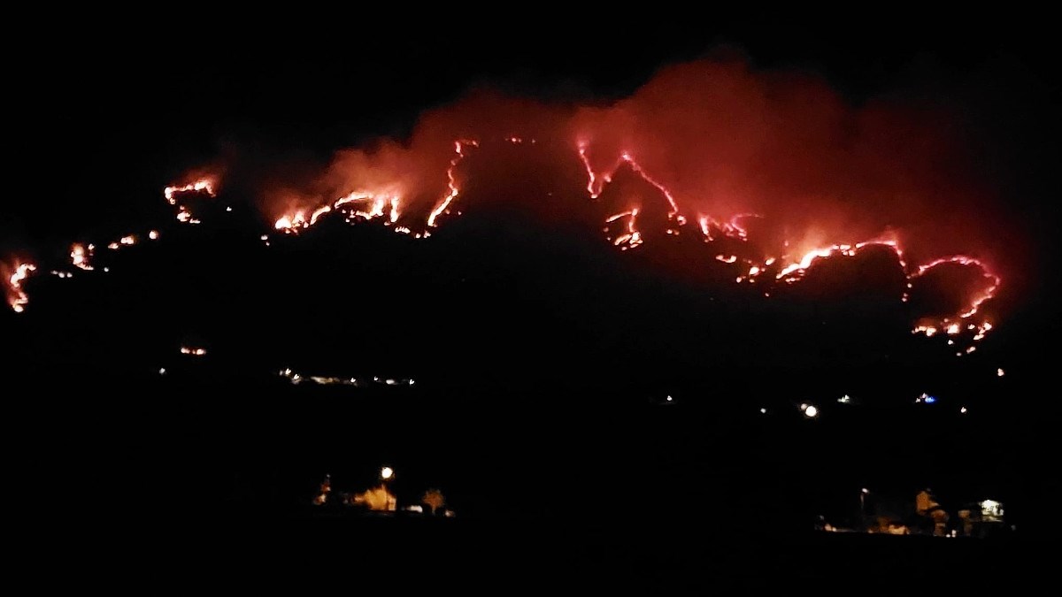  Lokaliziran požar podno Učke, izgorjelo oko 260 hektara trave