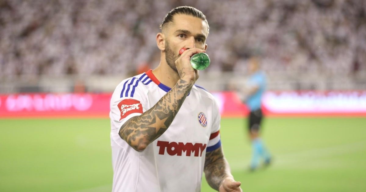 Zira je stisnula Hajduk, a Pajaziti iznio loptu. Komentator zavapio: Fala Bogu