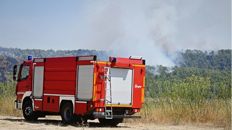 Nastavlja se sanacija požara u Dalmaciji, neki su još aktivni