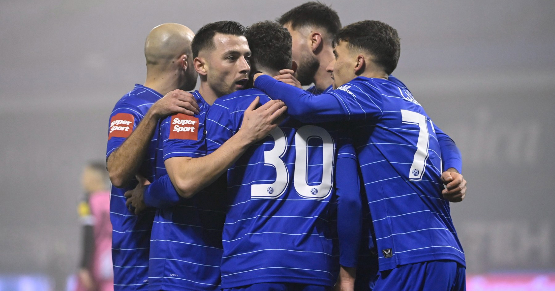 UŽIVO Dinamo vodi nakon sjajnog gola Topića. Dvije vratnice Zajca, Mišić se ozlijedio